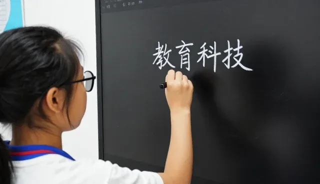 录播教室设备教育软件开发怎么做得更稳:教育科技一线经验